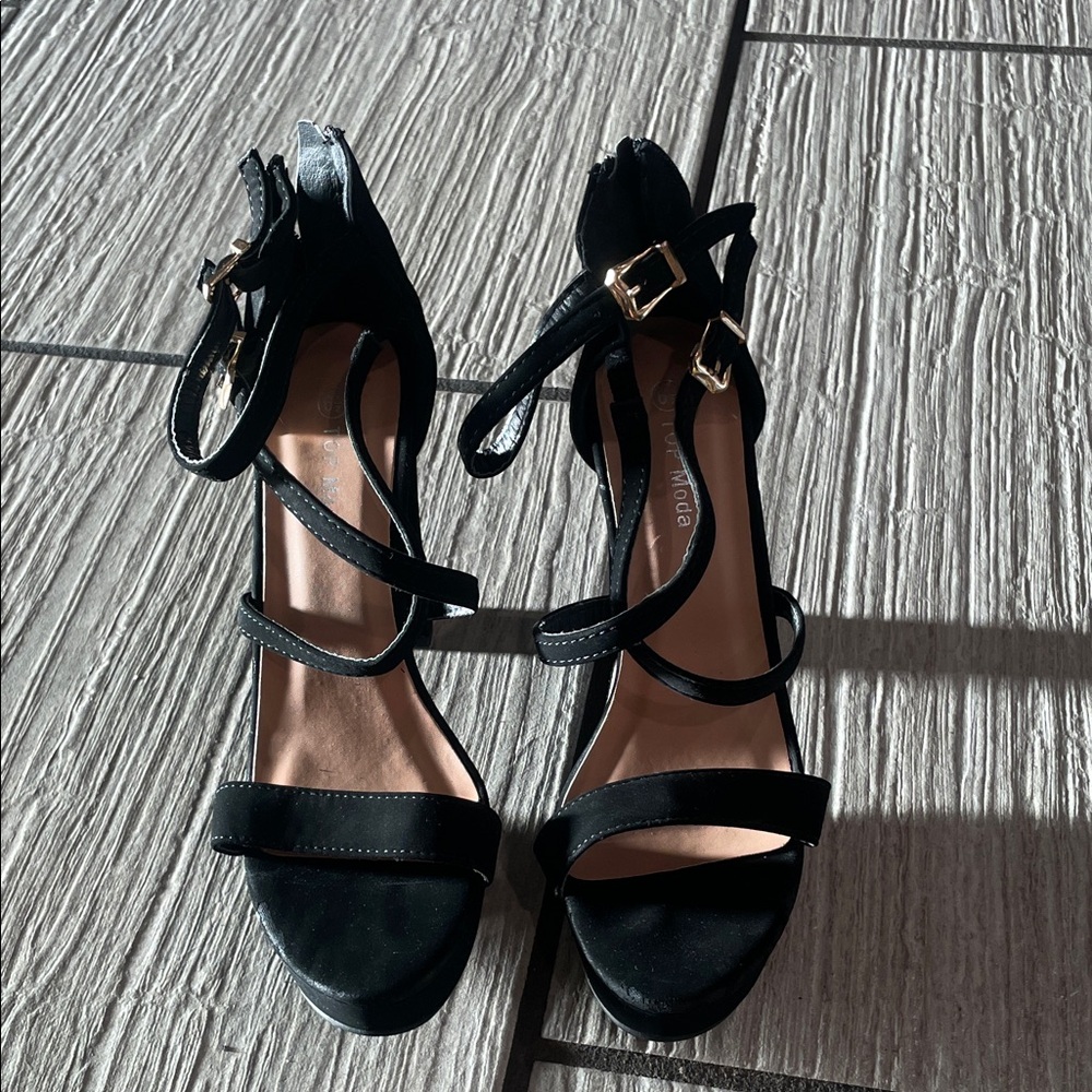 TOP Moda Black Strappy Heels